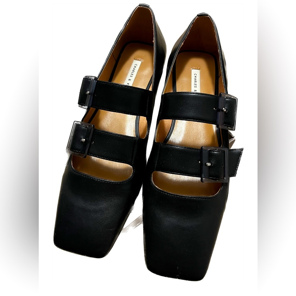 Black flat shoes